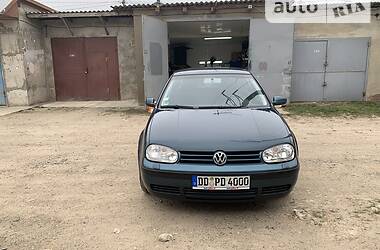 Хэтчбек Volkswagen Golf 2003 в Черновцах