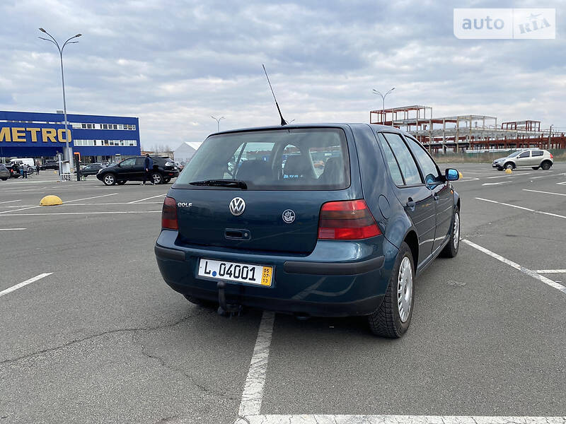 Хэтчбек Volkswagen Golf 2002 в Киеве