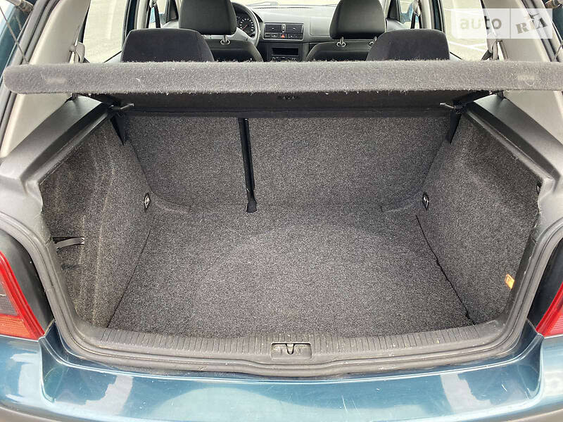Хэтчбек Volkswagen Golf 2002 в Киеве