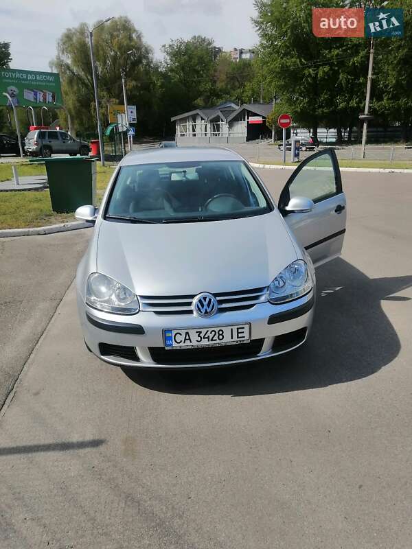Хетчбек Volkswagen Golf 2004 в Черкасах