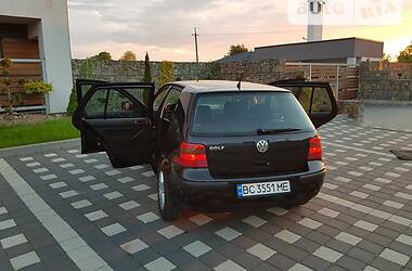 Хэтчбек Volkswagen Golf 2002 в Стрые