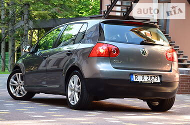 Хетчбек Volkswagen Golf 2006 в Дрогобичі