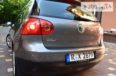 Хетчбек Volkswagen Golf 2006 в Дрогобичі