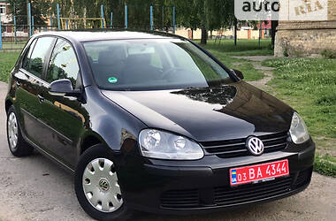 Хэтчбек Volkswagen Golf 2004 в 