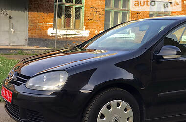 Хэтчбек Volkswagen Golf 2004 в 