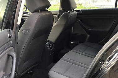 Хэтчбек Volkswagen Golf 2004 в 