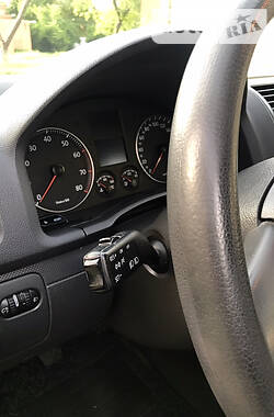 Хэтчбек Volkswagen Golf 2004 в 