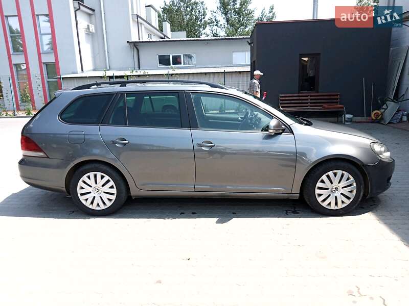 Универсал Volkswagen Golf 2010 в Черновцах