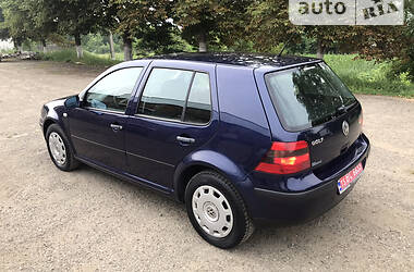 Хэтчбек Volkswagen Golf 2002 в Черновцах