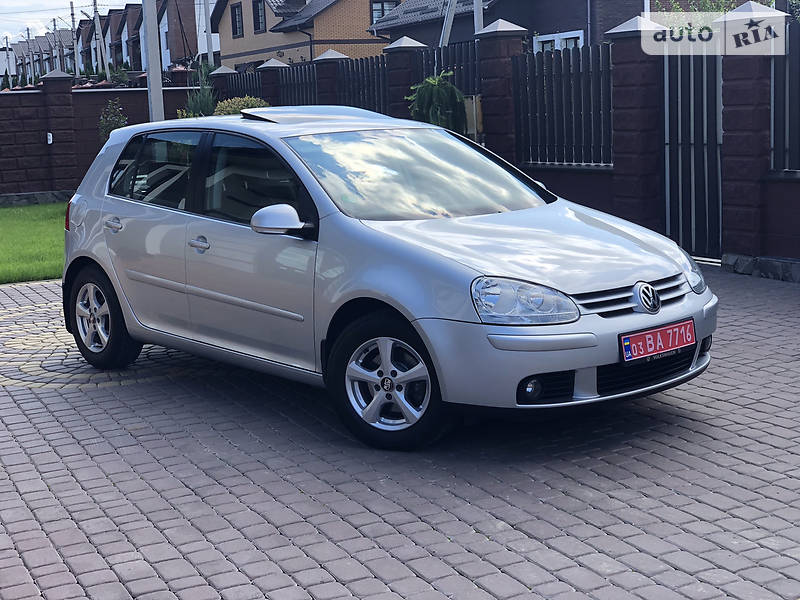 Хетчбек Volkswagen Golf 2005 в Києві