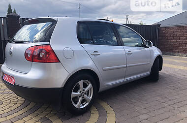 Хетчбек Volkswagen Golf 2005 в Києві