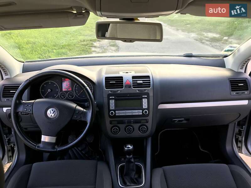 Хэтчбек Volkswagen Golf 2008 в Ровно