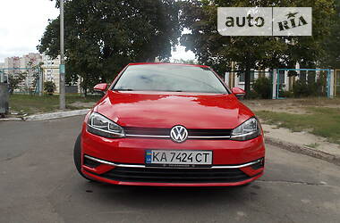 Хетчбек Volkswagen Golf 2017 в Києві