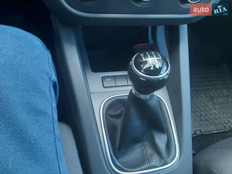 Хэтчбек Volkswagen Golf 2006 в Ананьеве фото 2 Хэтчбек Volkswagen Golf 2006 в Ананьеве