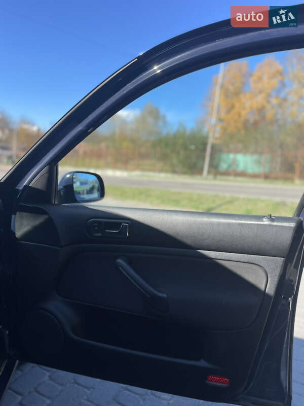 Хетчбек Volkswagen Golf 2001 в Трускавці