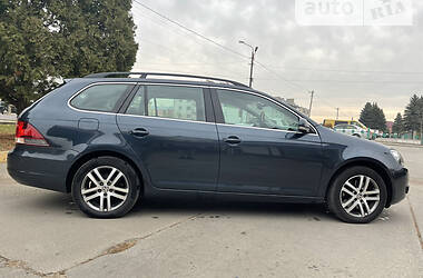 Универсал Volkswagen Golf 2010 в 