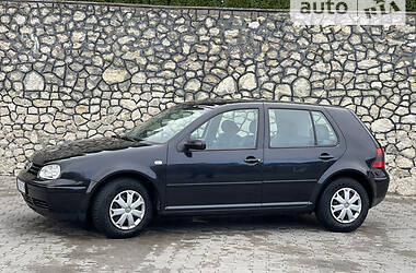 Хетчбек Volkswagen Golf 2000 в 
