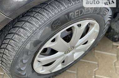 Хетчбек Volkswagen Golf 2000 в 