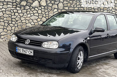 Хетчбек Volkswagen Golf 2000 в 