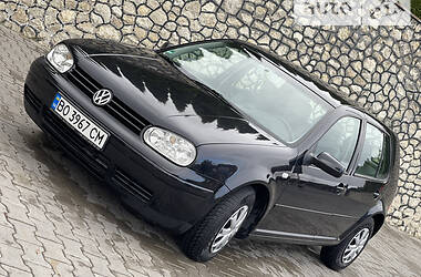 Хетчбек Volkswagen Golf 2000 в 