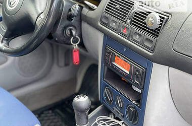 Хетчбек Volkswagen Golf 2000 в 