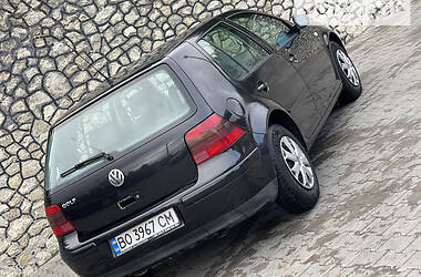 Хетчбек Volkswagen Golf 2000 в 