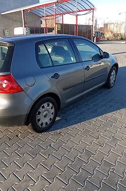 Хэтчбек Volkswagen Golf 2004 в 