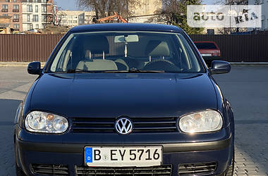 Хетчбек Volkswagen Golf 2002 в Старокостянтинові