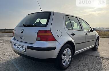 Хэтчбек Volkswagen Golf 2002 в Городке