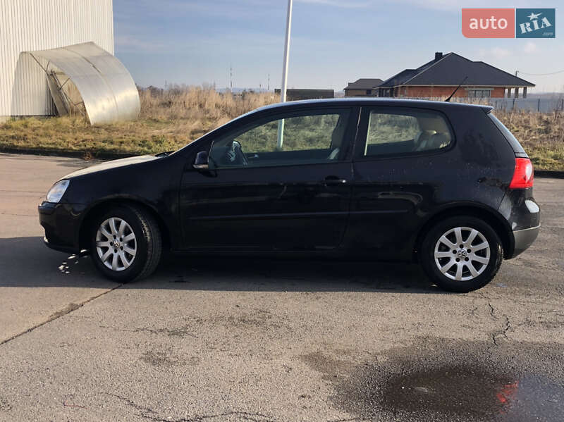 Хетчбек Volkswagen Golf 2006 в Хусті