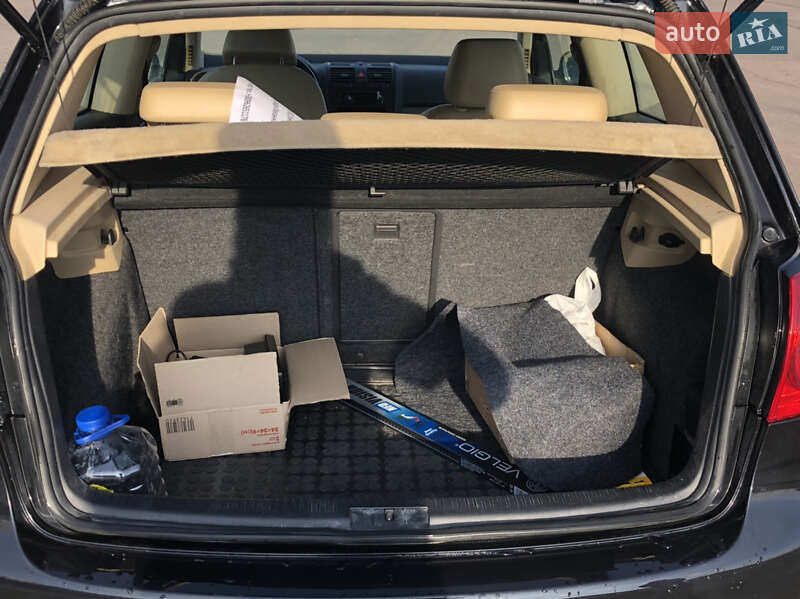 Хетчбек Volkswagen Golf 2006 в Хусті