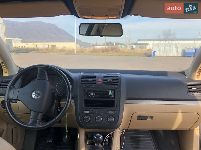 Хетчбек Volkswagen Golf 2006 в Хусті