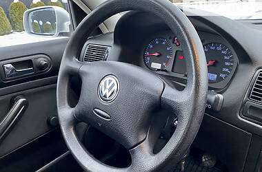 Хетчбек Volkswagen Golf 2001 в Львові