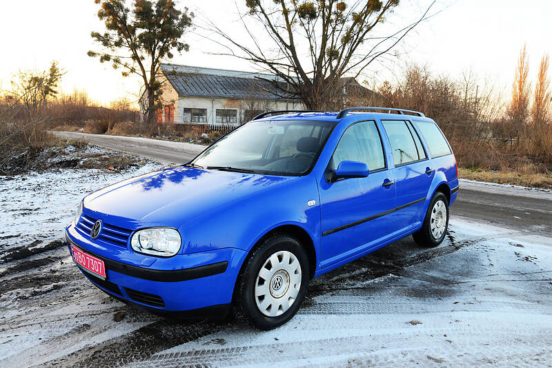 Универсал Volkswagen Golf 2003 в Мостиске