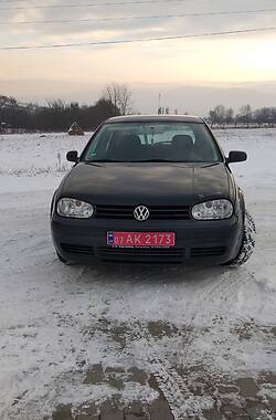 Хетчбек Volkswagen Golf 2000 в Сваляві