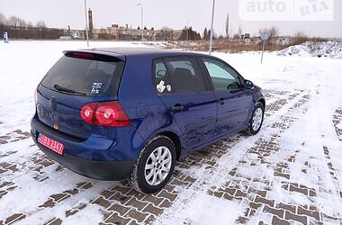 Хетчбек Volkswagen Golf 2005 в Сарнах