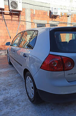 Хэтчбек Volkswagen Golf 2004 в Ужгороде