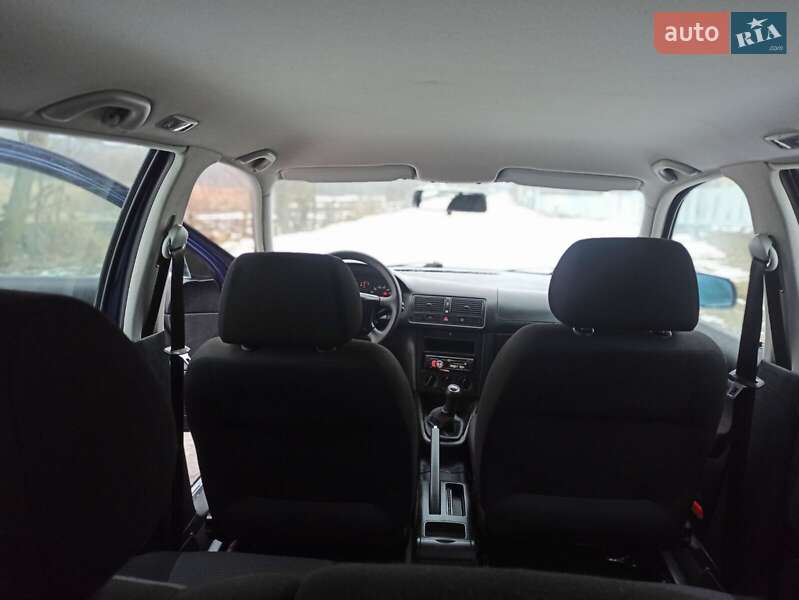 Хетчбек Volkswagen Golf 2001 в Тульчині