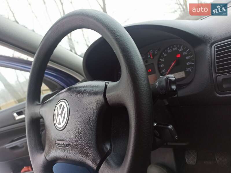 Хетчбек Volkswagen Golf 2001 в Тульчині