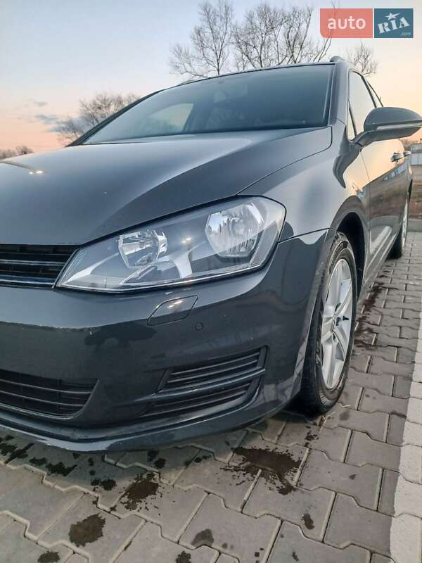 Універсал Volkswagen Golf 2016 в Чернівцях