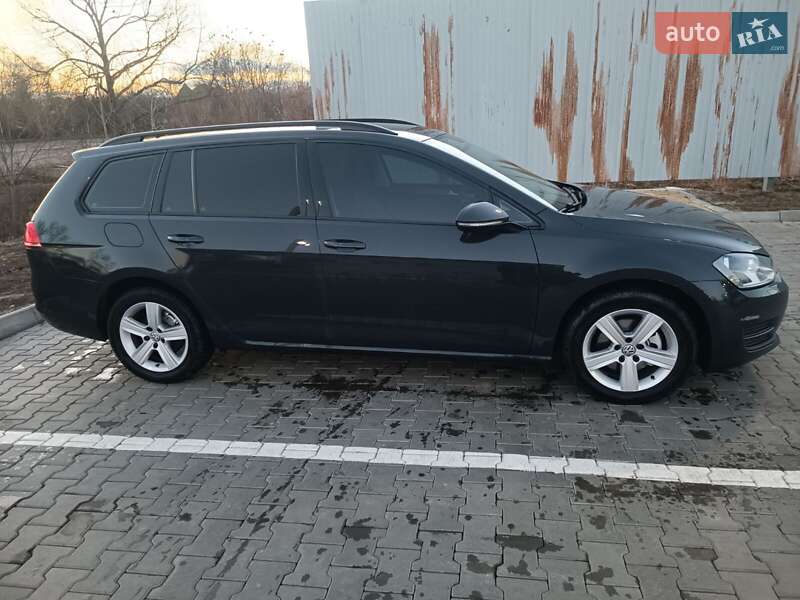 Універсал Volkswagen Golf 2016 в Чернівцях