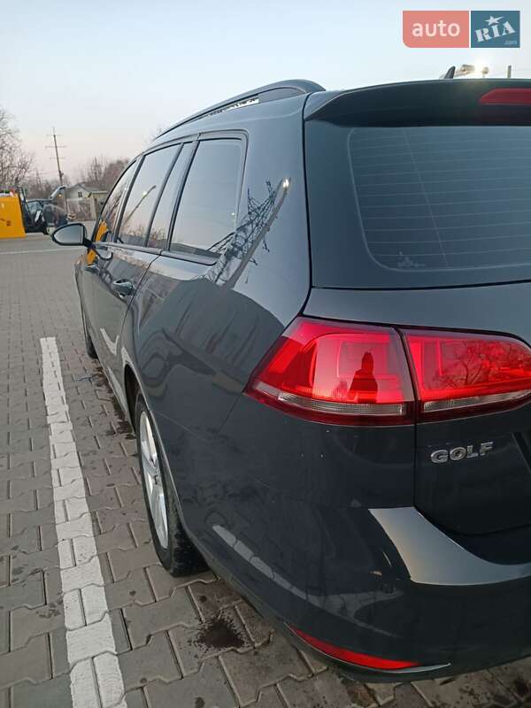 Універсал Volkswagen Golf 2016 в Чернівцях
