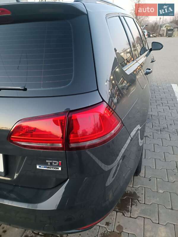 Універсал Volkswagen Golf 2016 в Чернівцях