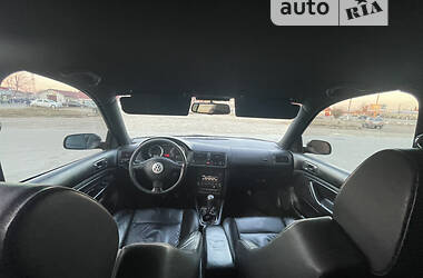 Хэтчбек Volkswagen Golf 1998 в 