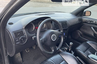 Хэтчбек Volkswagen Golf 1998 в 