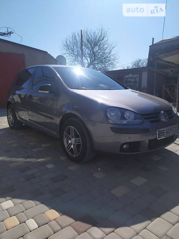 Хэтчбек Volkswagen Golf 2008 в 