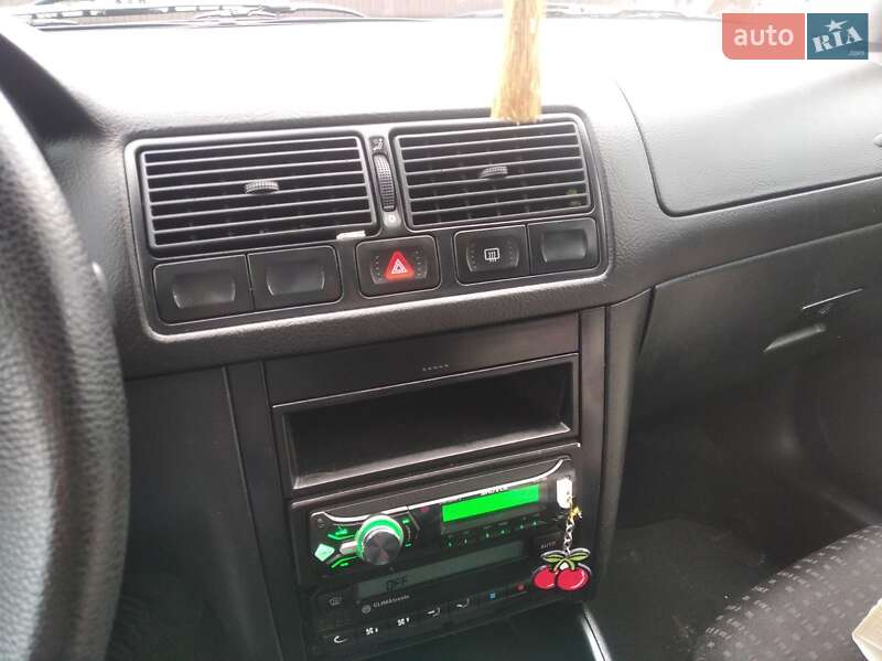 Хетчбек Volkswagen Golf 2001 в Теребовлі