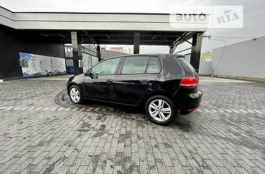 Хетчбек Volkswagen Golf 2012 в 