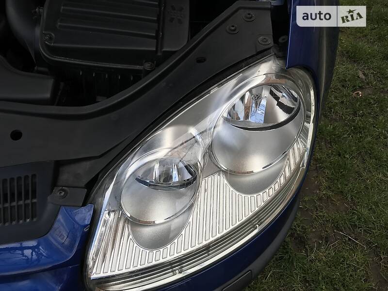 Хетчбек Volkswagen Golf 2005 в Львові