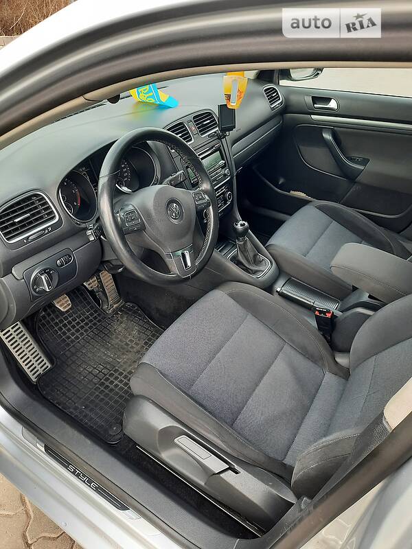 Универсал Volkswagen Golf 2011 в Ужгороде